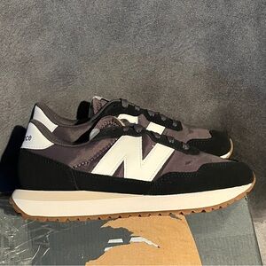 New Balance Women’s Sneakers 237 Black Size 6.5 US